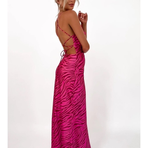 Elegant Pink Zebra Print Dress - Picture 4 of 12